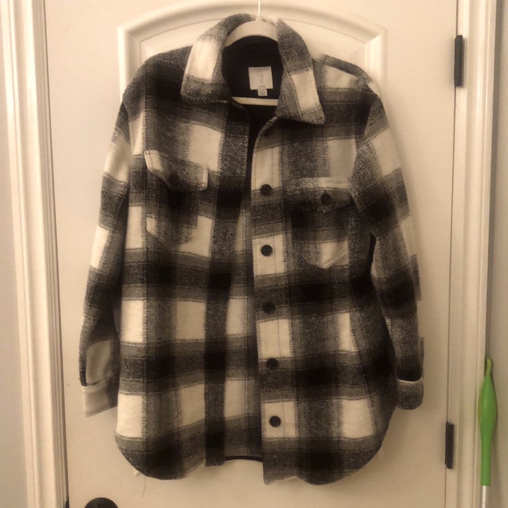 Super cute Joie Flannel black & white plaid Shacket